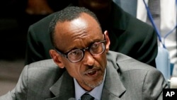 Paul Kagame dirige le Rwanda depuis que sa rébellion tutsi a mis fin au génocide en 1994.