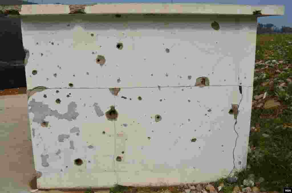 A military bunker damaged by the Nov. 23, 2010 shelling. (Photo: VOA / Steve Herman) 