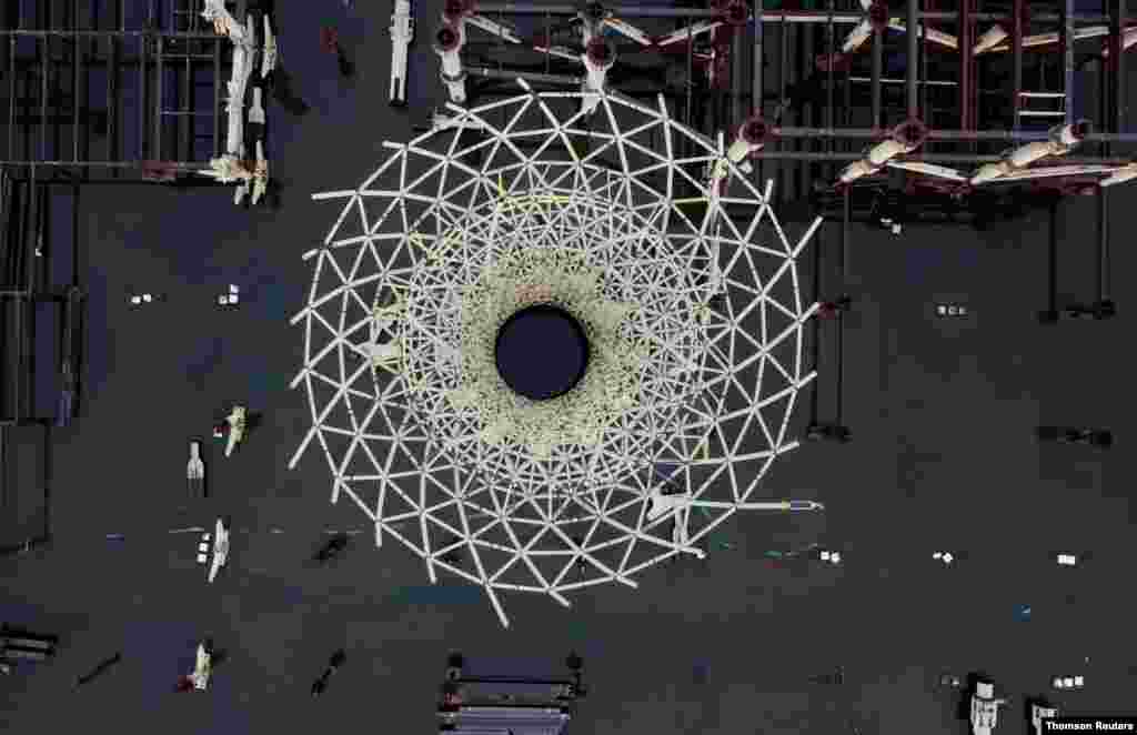 멕시코 수도 멕시코시티 외곽 텍스코코에서 2년 전 중단된 공항 공사 현장이 홍수로 물에 잠겼다.