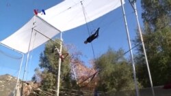 Warung VOA: Kreativitas dan Imajinasi Musim Dingin (4)