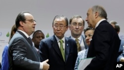 Shugaban Faransa (a dama) Francois Hollande da sauran shugababbin duniya