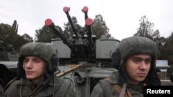 2014年11月29日俄罗斯军人在克里米亚参加军事游行