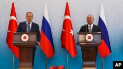 Gjatë konferencës së përbashkët për shtyp (Ankara, 8 qershor 2022)