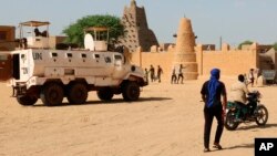 জাতিসংঘ বাহিনী মালির টিমবাকটুর রাস্তায় টহল দিচ্ছে। ২৬ সেপ্টেম্বর, ২০২১। ফাইল ছবি।