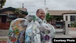 Роб Гринфилд, американски активист кој се бори за заштита на животната средина (Courtesy of Rob Greenfield)