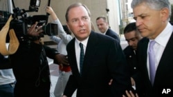 Former Enron CEO Jeff Skilling, left, after being sentenced to 292 months in federal prison, Oct. 2006 (file photo).
