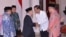Presiden Jokowi menyambut kedatangan Ketua Umum MUI Ma’ruf Amin dan pimpinan NU - Muhamadiyah di Istana Merdeka, Jakarta, November 2016 (Foto: VOA/Andylala)