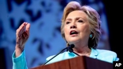 힐러리 클린턴 미 민주당 대선후보가 5일 워싱턴 DC에서 열린 언론인 행사에서 연설하고 있다. (자료사진)
