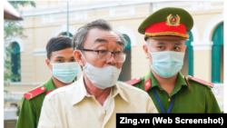 លោក Nguyen Khanh ត្រូវ​បាន​កាត់​ទោស​ឱ្យ​ជាប់​ពន្ធនាគារ​២៤ឆ្នាំ​ដោយសារ​សកម្មភាព​ភេរវកម្ម​របស់​លោក នៅ​តុលាការ​ក្នុង​ក្រុង​ហូជីមិញ ប្រទេស​វៀតណាម កាលពី​ថ្ងៃទី២១ ខែកញ្ញា ឆ្នាំ២០២០។