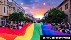 Неколку илјади граѓани учествуваа на третата Парада на гордоста во Скопје