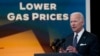 Prezidan Joe Biden pale sou pri gaz la nan Lamezonblanch, Mekredi 22 Jyen 2022. 