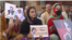 جبری گمشدگیوں کے خلاف ایک مظاہرے میں شریک خواتین نےاپنے لاپتا ہونے والے اہل خانہ کی تصاویر اٹھا رکھی ہیں۔(فائل فوٹو)