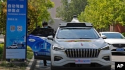 中国北京首钢园区里一辆正在运营的百度“萝卜快跑”自动驾驶出租车（资料照片，2021年5月2日）