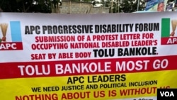 Kungiyar nakasassu ‘yan jam’iyyar APC ta gudanar da zanga-zanga a helkwatar jam’iyyar.