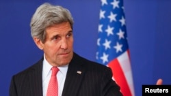 Menu AS John Kerry memberikan keterangan kepada media seusai pertemuan dengan PM Bulgaria Boiko Borisov di Sofia (15/1). 