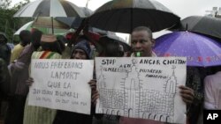 People originally from Mali's north protest against the Islamist takeover of northern Mali, in the capital Bamako, Mali, July 4, 2012.