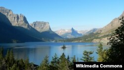 미국 몬태나주 글래시어 국립공원에 위치한 세인트 메리 호수. 