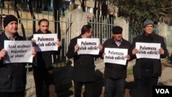 Azadlıq qəzeti piket keçirib