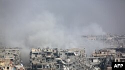 Bombardements de la ville de Harasta, dans la région de la Ghouta orientale, à la périphérie de Damas, le 12 mars 2018.