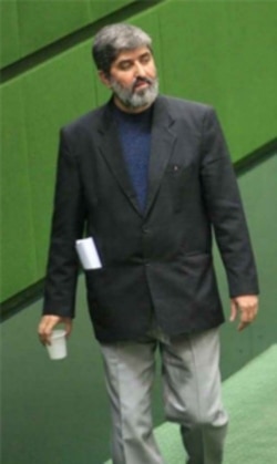 علی مطهری بعد از توصیه وزارت اطلاعات اعلام کرد سوال از احمدی نژاد را پیگیری نمی کند