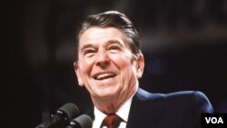 Prezident Ronald Reyqan: “Hökumətin iqtisadiyyata baxışını bir neçə kəlmə ilə ifadə etmək olar. Tərpənirsə, vergi tut. Tərpənməkdə davam edirsə, nizamla. Əgər dayanıb tərpənmirsə, onda subsidiyalaşdır.”