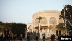 埃及防暴警察在总统府前站岗