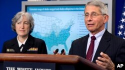 11일 안토니 파우치 미국 국립보건원(NIH) 산하 국립알레르기감염연구소(NIAID) 소장(오른쪽)과 미 질병예방통제센터(CDC) 앤 슈챗 부소장이 지카 바이러스와 관련해 백악관에서 기자간담회을 가졌다. 