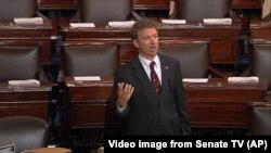 El senador Rand Paul durante su discurso de más de 10 horas en el Senado, el miércoles 20 de mayo, de 2015.
