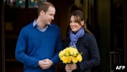 Prince William, the Duke of Cambridge (L) and his wife Catherine the Duchess of Cambridge leave the King Edward VII hospital in central London, on December 6, 2012.