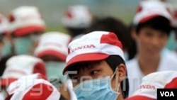 Para pekerja Honda di Foshan, provinsi Guangdong, pada aksi mogok yang sama bulan lalu.