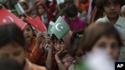 AS membatalkan pendanaan bagi sebuah acara pendidikan bagi anak-anak di Pakistan karena dugaan adanya korupsi (foto ilustrasi anak-anak sekolah di Pakistan).