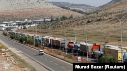 عکس آرشیوی از صف طولانی کامیون‌های ترکیه برای عبور از مرز سوریه 