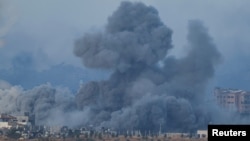 以色列2023年11月21日继续对加沙地带的哈马斯激进分子目标实施空袭。（路透社）