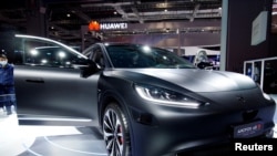 上海汽车展上的华为电动车展台 （2021年4月19日）