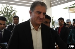 Pakistani Foreign Minister Shah Mehmood Qureshi arrives to attends a joint session of parliament in Islamabad on Feb. 28, 2019.