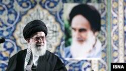 آیت الله علی خامنه ای رهبر جمهوری اسلامی ایران - آرشیو