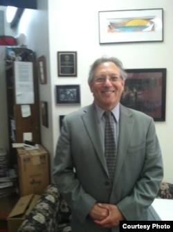 纽约民权律师迈克尔•撒斯曼