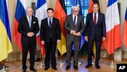 Dari kiri ke kanan: Menteri Luar Negeri Perancis Laurent Fabius, Menteri Luar Negeri Ukraina Pavlo Klimkin, Menteri Luar Negeri Jerman Frank-Walter Steinmeier dan Menteri Luar Negeri Rusia Sergey Lavrov di Berlin (13/4). 