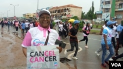  Cancer survivor Zainab Mohammad takes part in a cancer awareness walk in Abuja, Nigeria, Oct. 26, 2019. (Timothy Obiezu/VOA)