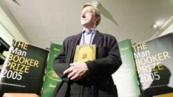 جایزه ادبی «بوکر» به جولیان بارنز بریتانیایی اهدا شد