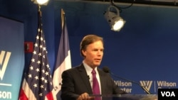 前美副国务卿伯恩斯在威尔逊国际学者中心发表演讲 (2016年5月6日，美国之音莉雅拍摄)