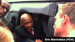 Agathon Rwasa dans sa voiture, 6 aout 2013