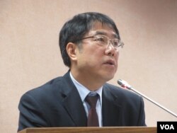 台湾在野党民进党立委黄伟哲(美国之音张永泰拍摄)