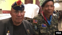 លោករ៉ូបិន ត្រេវីសូ និង​លោក​ដេវីត សាយអូន នៅកន្លែង​ប្រជុំ​ក្នុង​ទីក្រុង​ឡុងប៊ិច រដ្ឋ​កាលីហ្វញ៉ា។ (ម៉ែន គឹមសេង/VOA)