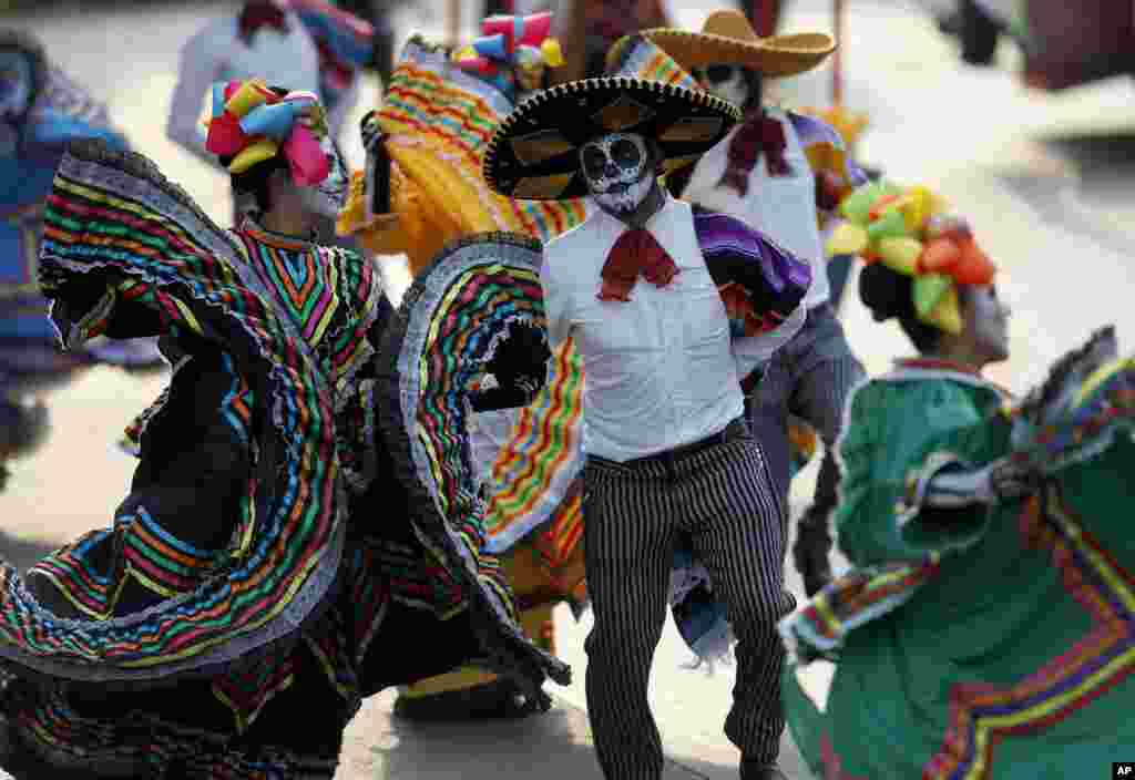 Performers participate in the Day of the Dead parade on Mexico City's main Reforma Avenue, Oct. 28, 2017. 