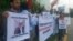Human rights activists and members of Pakistan's Hindu community protest alleged forced conversions of Hindu girls to Islam in Islamabad, Pakistan, Aug. 11, 2016. (A. Tanzeem/VOA)