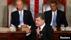 2014年9月18日乌克兰总统波罗申科（中）在华盛顿美国国会讲话