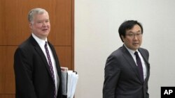 이도훈 한국 외교부 한반도평화교섭본부장과 스티븐 비건 미국 국무부 대북특별대표가 지난 10일 서울 외교부 청사의 회담장에 도착했다. 