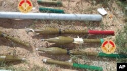 Cette photo prise le lundi 7 mars 2016 montre des munitions stoppées dans la ville de Ben Guerdane, dans le sud de la Tunisie, un problème que veut enrayer le ministre tunisien de la défense.