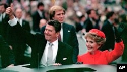 رونالد ریگان و همسرش نانسی، به دنبال مراسم سوگند ریاست جمهوری در واشنگتن دی سی 